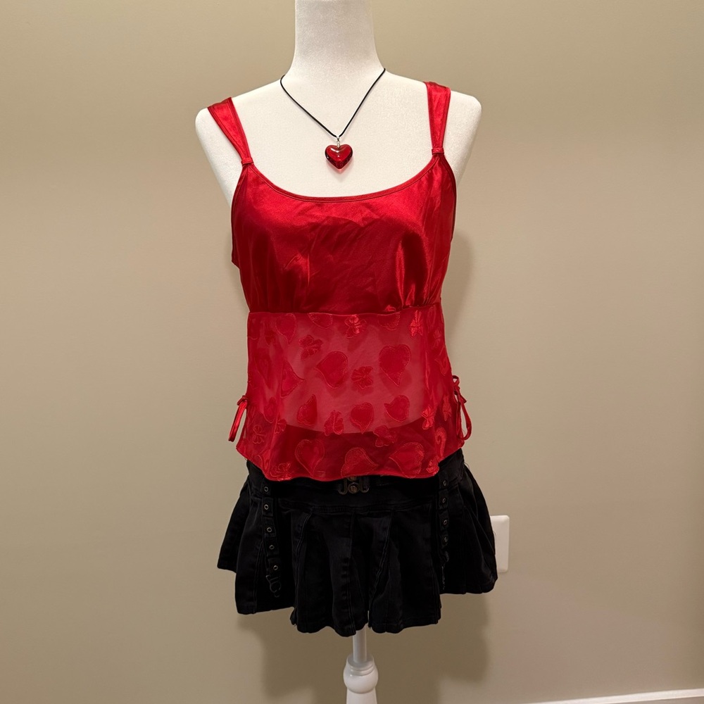 red heart tank, size M